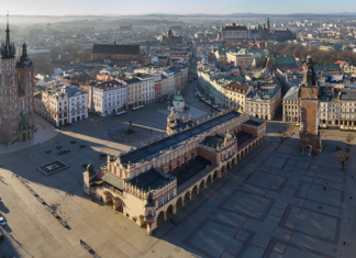 Przyszłość jest teraz – nauka fundamentem Krakowa Rynek Głowny Sukiennice Ratusz