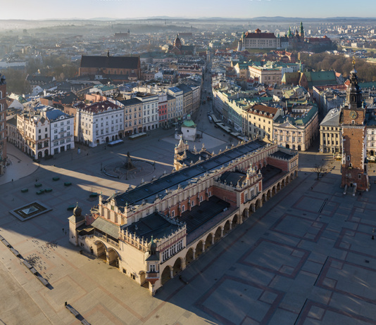 Przyszłość jest teraz – nauka fundamentem Krakowa Rynek Głowny Sukiennice Ratusz