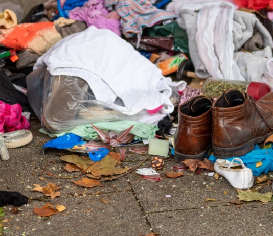 Świat tonie w odpadach tekstylnych. Maskup proponuje Program Zielonej Mody.